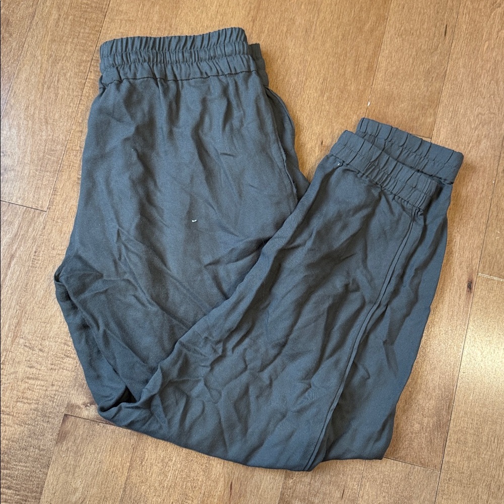 5/$25 🤍Aritzia Talula Joggers